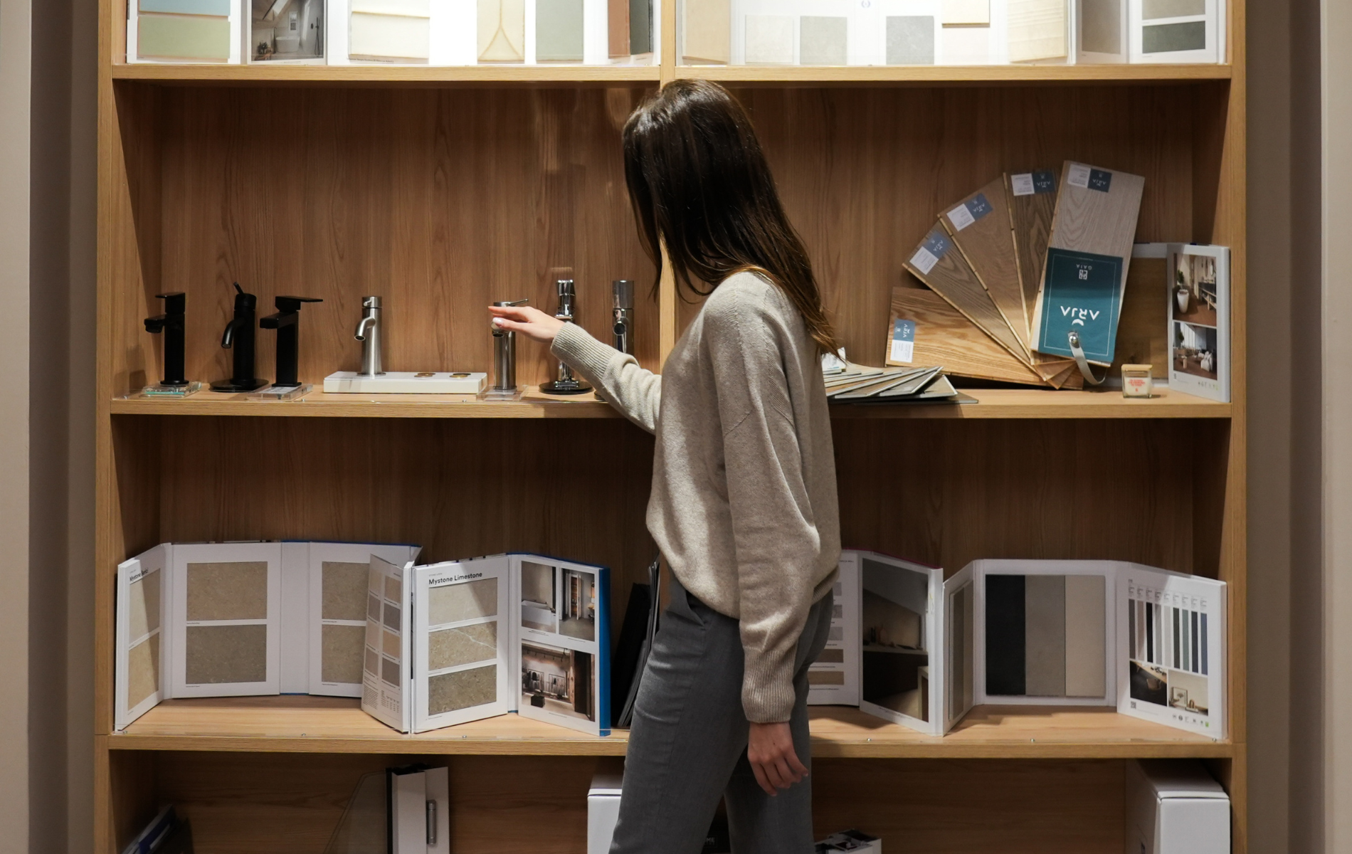 L’importanza dello Store e della Consulenza: perché vedere e toccare i materiali fa la differenza