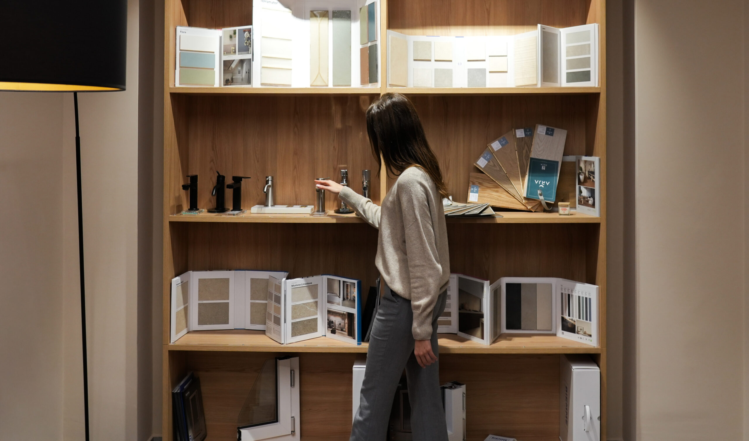 L’importanza dello Store e della Consulenza: perché vedere e toccare i materiali fa la differenza